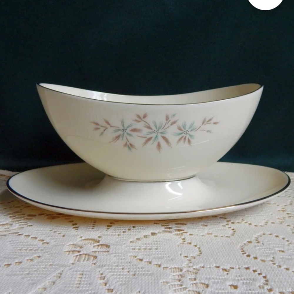 Lenox Wyndcrest gravy boat with an attached underplate. 1956